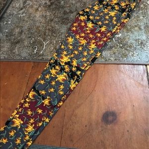 Comfy oS LuLaRoe leggings!